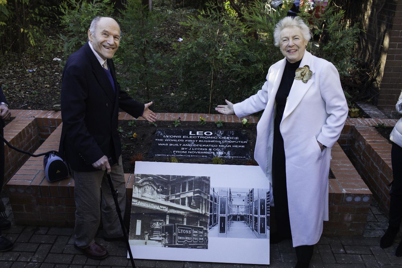 LOE plaque unveiling